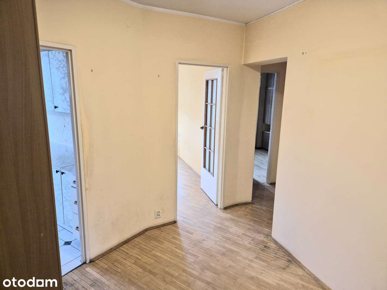 Blisko terenów zielonych z trzema balkonami-17