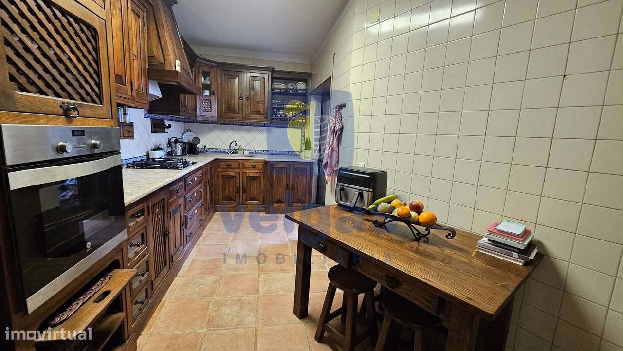 Apartamento T4 com 3 WC e Estacionamento-14