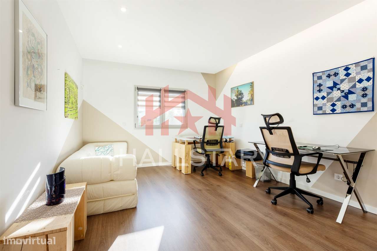 Moradia T4 / Jardim e Garagem / Cela-28