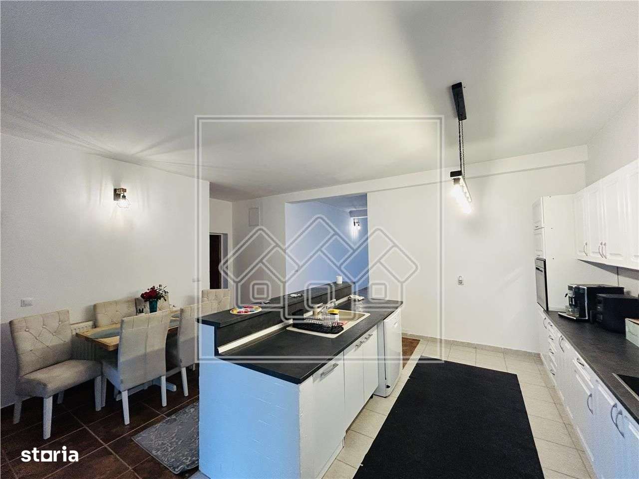 Casa pe un singur nivel - teren de 700 mp - 2 constructii in curte - Imagine principală: 4/20