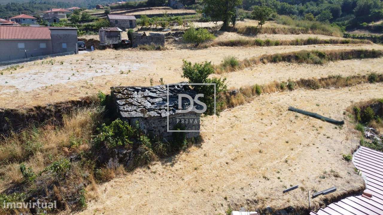 Terreno com ruínas e viabilidade de construção em aldeia típica – Murg - Grande imagem: 2/23