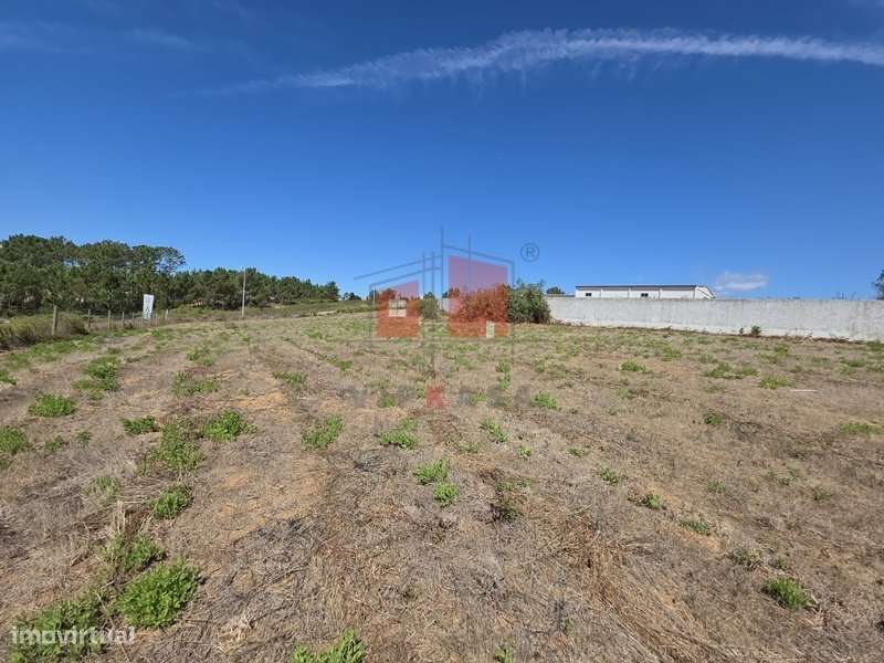 Terreno urbano para construção de 4 moradias geminadas - Grande imagem: 4/8