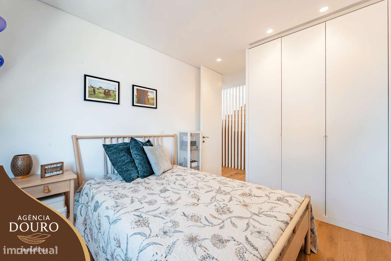 Apartamento T3 com varanda e terraço em Valbom, Porto-16