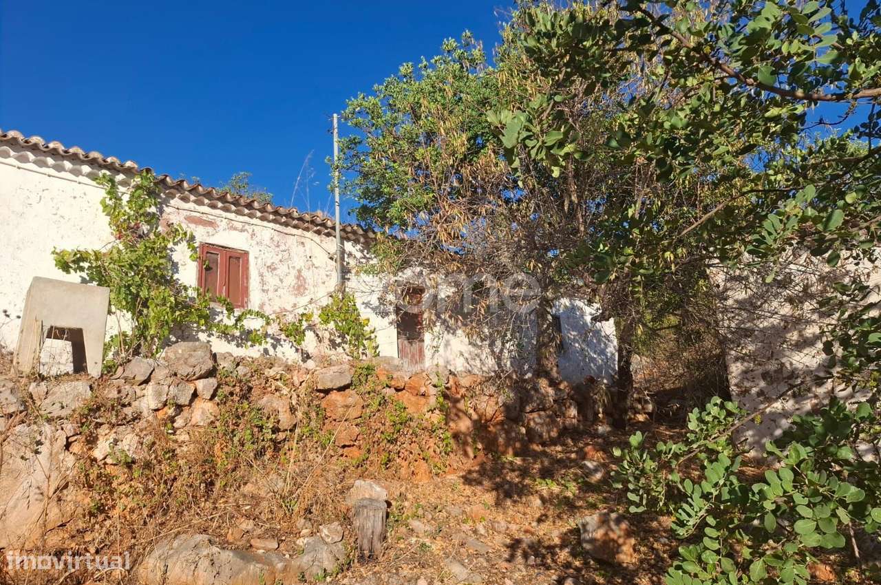 Moradia em Messines de Cima inserida em lote de 2.560m2. - Grande imagem: 2/32