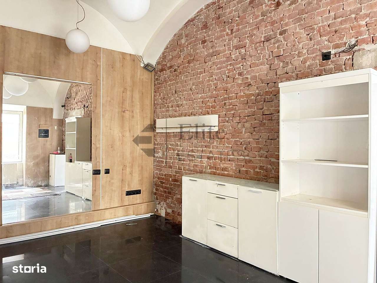 Apartament ultracentral in Pasajul Vulturul Negru din Oradea - Imagine principală: 3/13