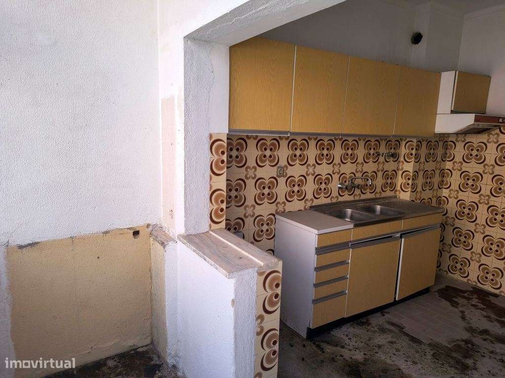 Apartamento T1 na Baixa da Banheira com grande potencial de valoriz...-11