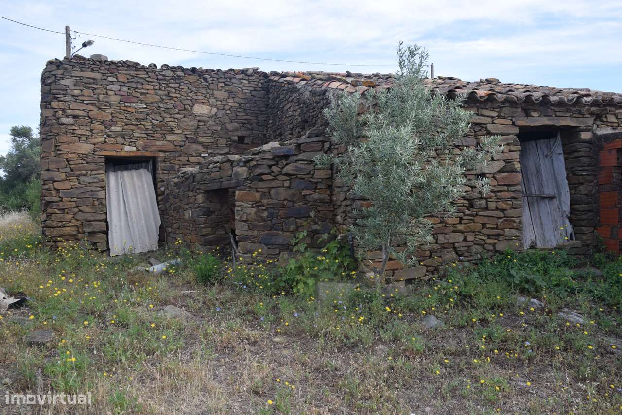 Moradia T4 para Recuperar, zona Alta na Serra de Tavira-10