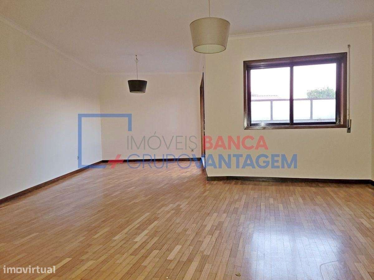 Apartamento T2+1 com pátio, em Aldoar - Grande imagem: 4/14