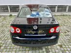 VW Jetta 1.6 TDi Confortline - 4