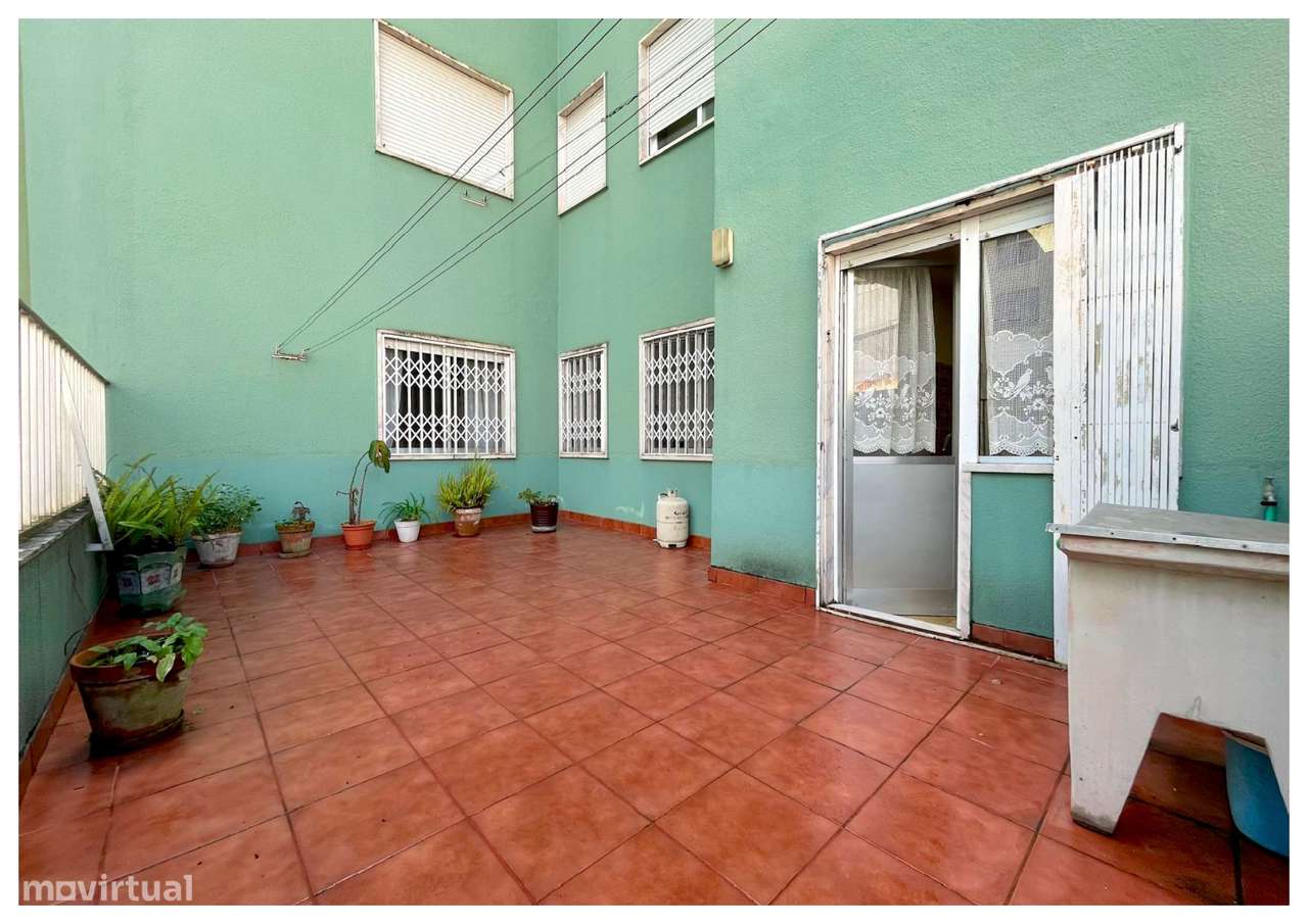 T4 • 140 m² • Varandas + Terraço • Rua Olivença – Amadora-9