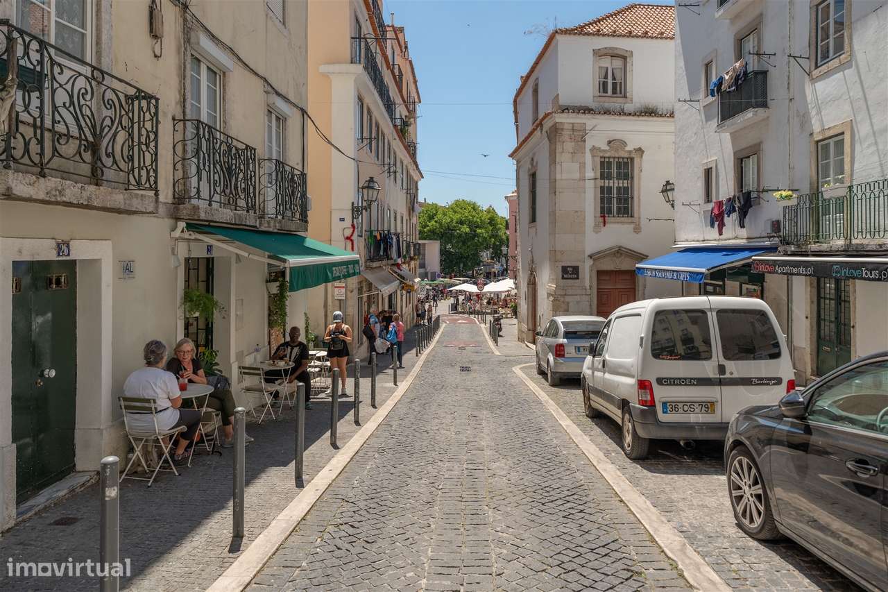 Apartamento T2 renovado, às portas de Alfama, Lisboa.-17
