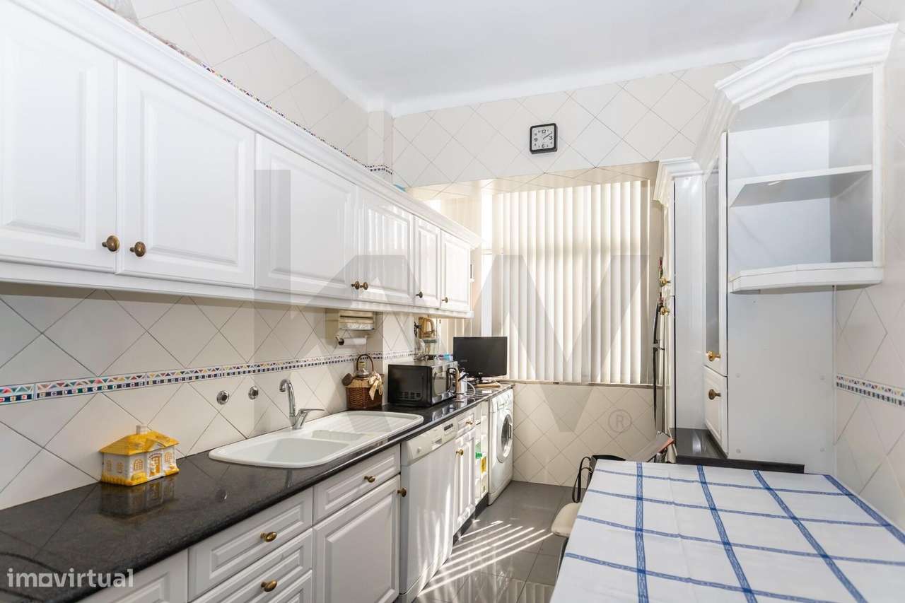 Apartamento T2 nos Foros da Amora - Grande imagem: 3/26