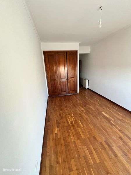 T2 na Meadela com Terraço Privativo e Lugar de Garagem - Grande imagem: 4/6