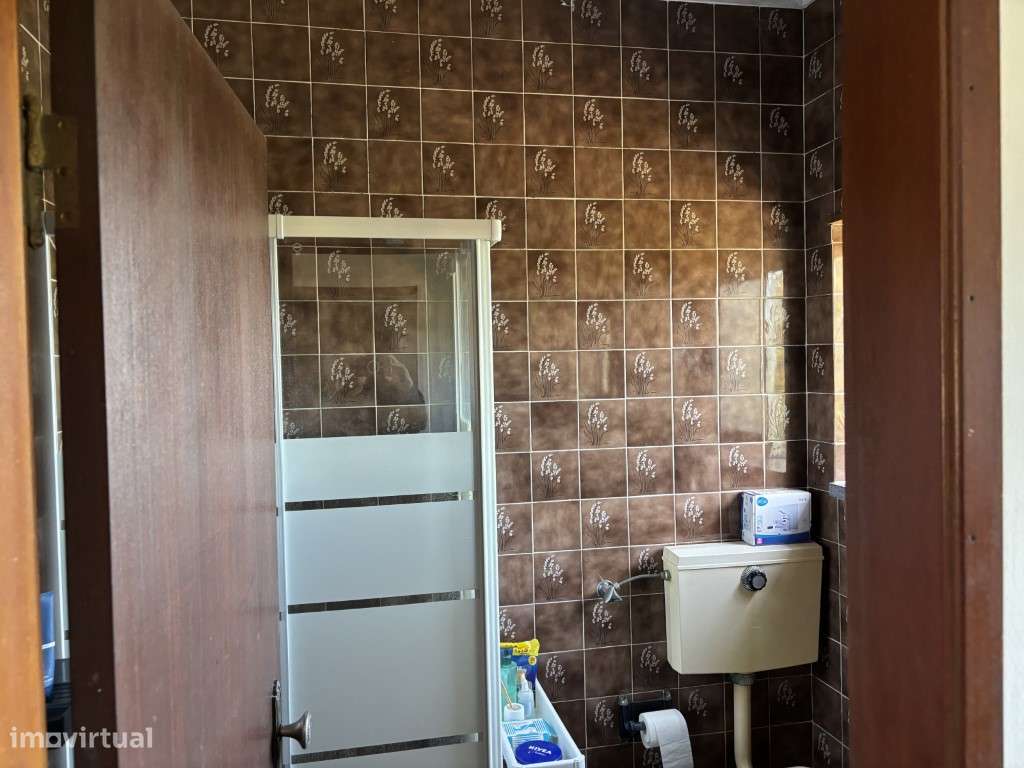 Vendese Quinta com Casa T4, Adega, Lagar e Terreno com Árvores de F...-19