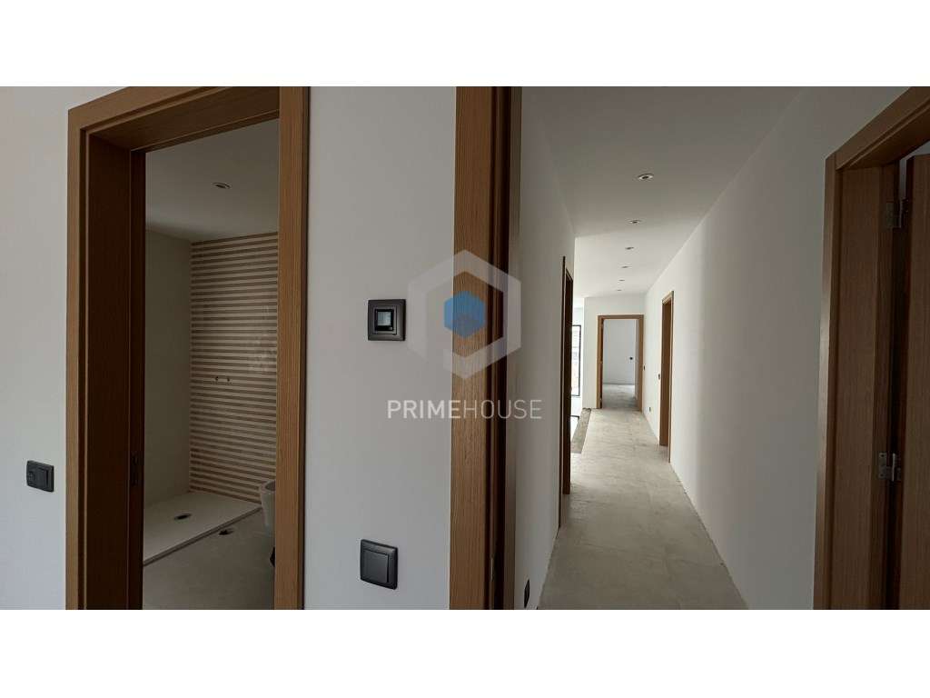 Moradia Moderna em Fase Final de Construção - Grande imagem: 5/40