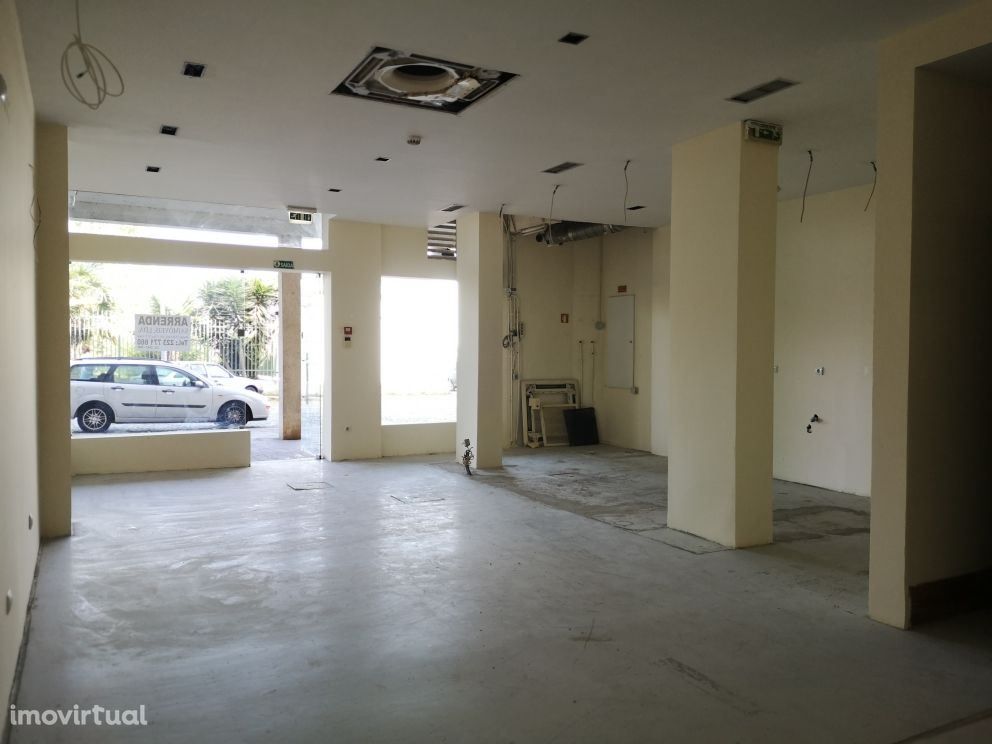 Loja p/Serviços ou Restauração - 75m2 - Junto a Escola - Gervide - ...