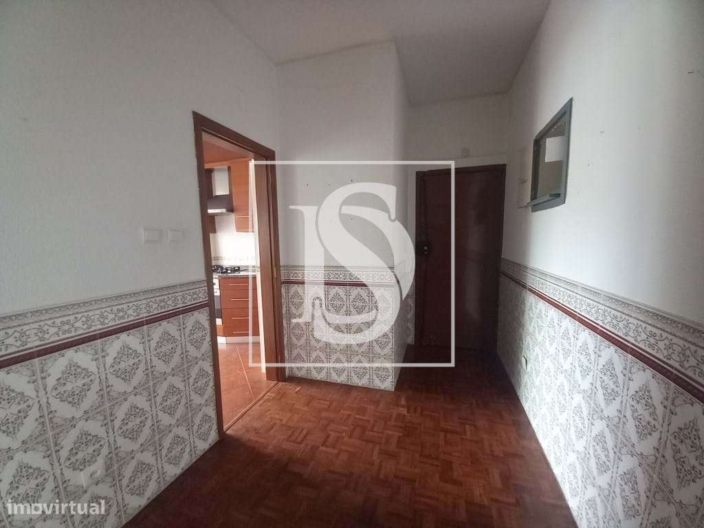 Apartamento T2 Remodelado no Coração do Montijo-27