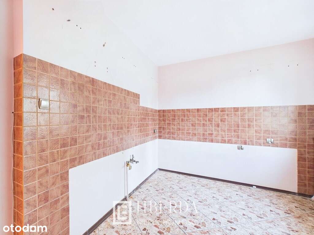 Dom z dużym ogrodem, Dąbrowica, ul. Kresowa-8