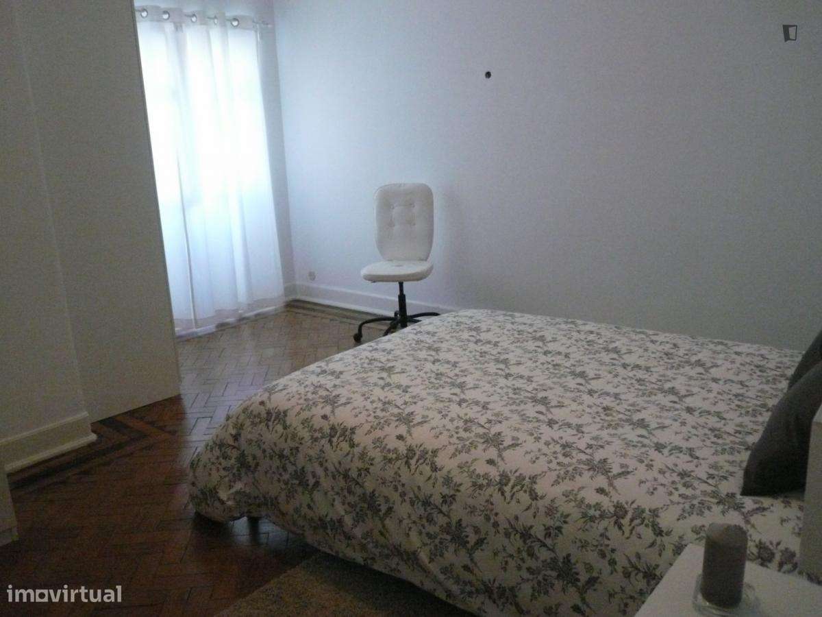 Quarto - localizado em São Sebastião Lisbon - Grande imagem: 4/10