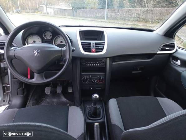 Peugeot 207 1.4 16V Trendy - 7