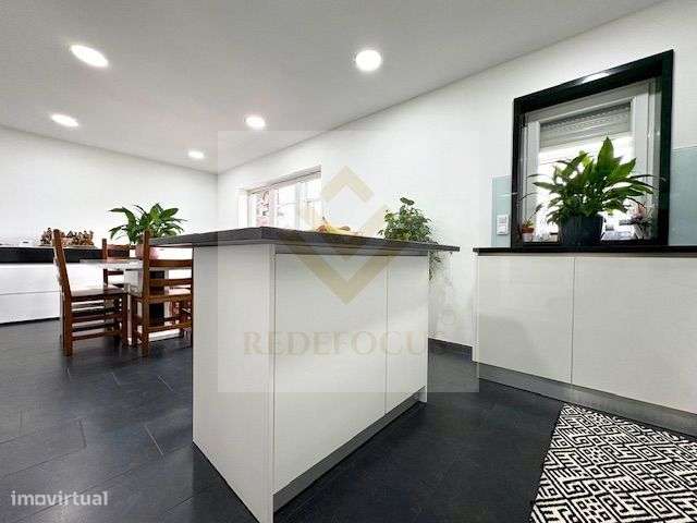 Apartamento T3 Renovado em Mozelos-8