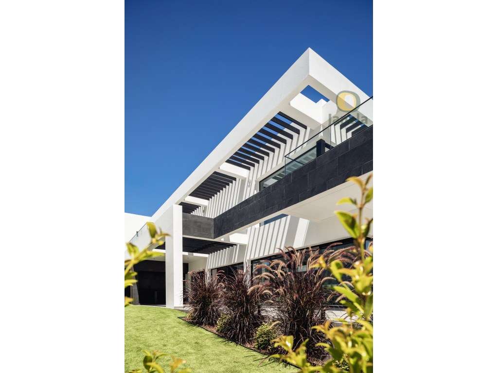 Moradia LUXUOSA e de Vanguarda frente a campo de Golfe em Vilamoura - Grande imagem: 3/27