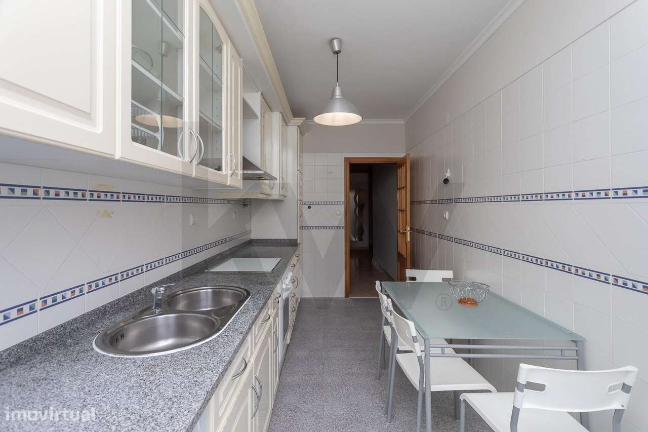 Apartamento T2 Espaçoso com Garagem e Arrecadação – Quinta das Amoreir-11