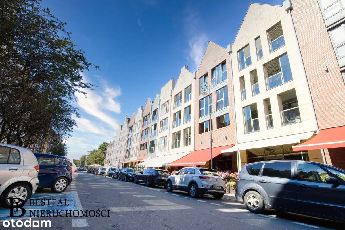 Apartament  z halą garażową balkonem i tarasem-16