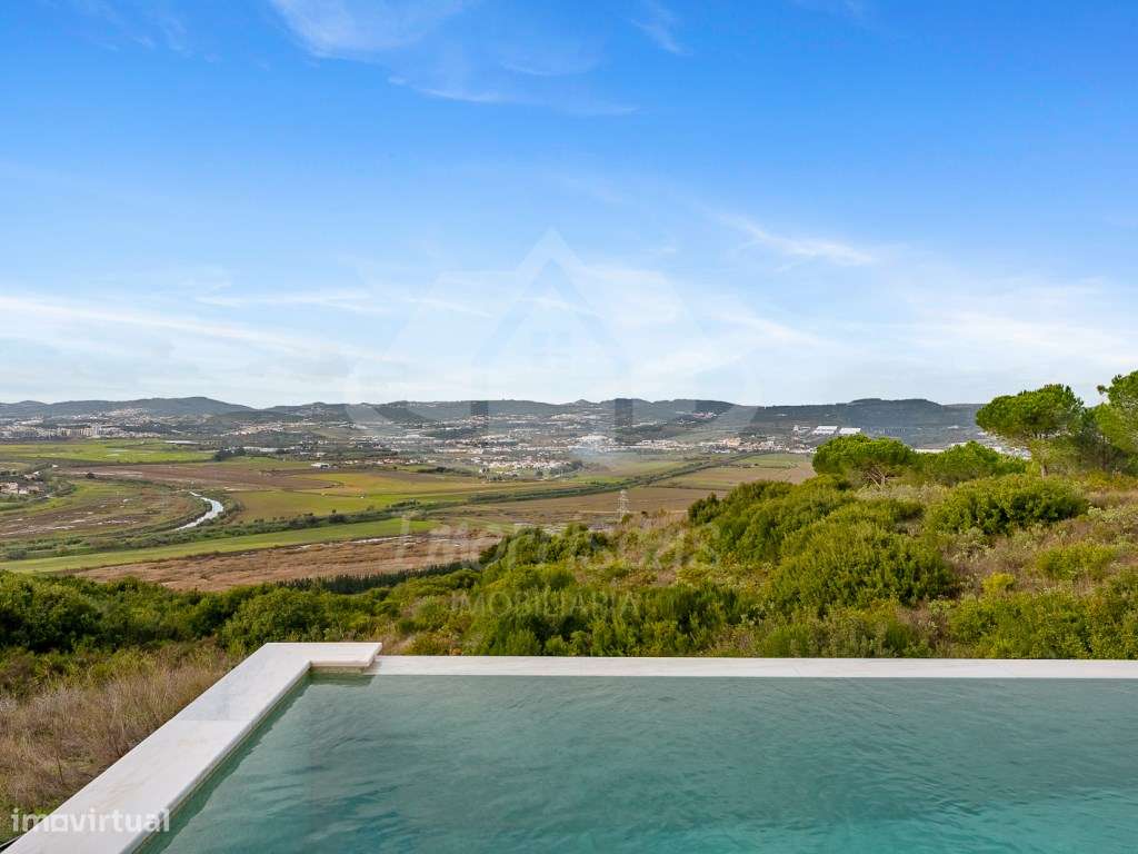 Moradia T4 com piscina e vista panorâmica em São João da Talha-38