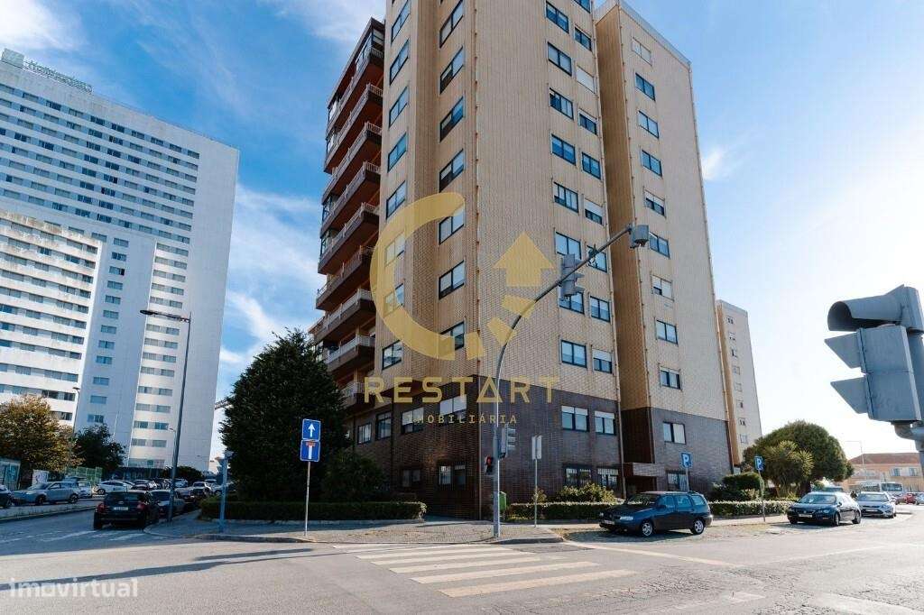 T2 - Parcialmente Renovado - Localização Premium - Vila Nova de Gaia-21