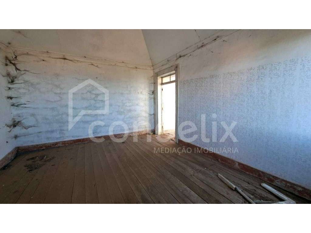 Moradia para recuperar nos Prazeres - Grande imagem: 2/23