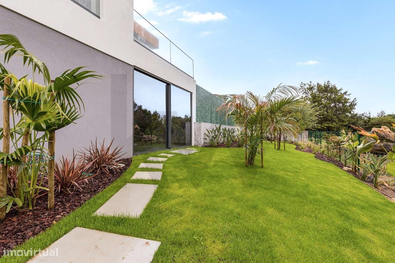 Moradia de arquitetura contemporânea em Cascais com 5 suites para vend-48