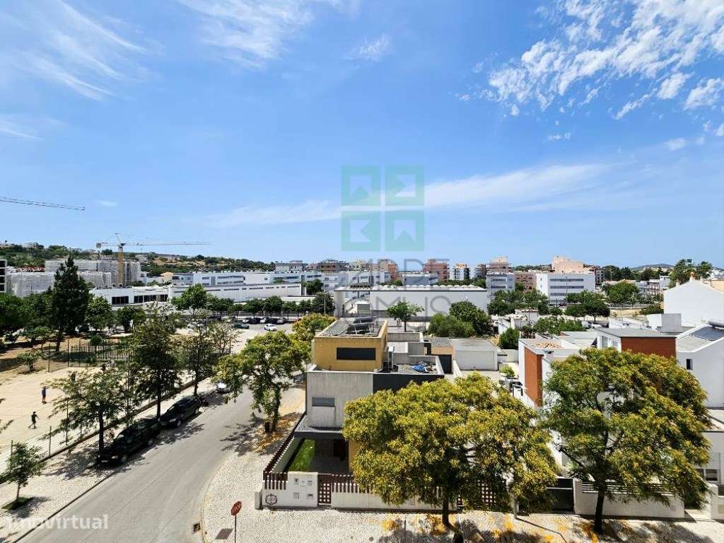 Espaçoso apartamento T3, com parqueamento, junto centro de Loulé, A...-5