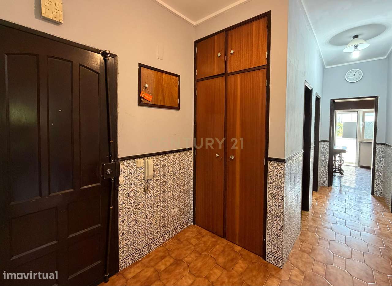 Apartamento T3 transformado em T2 | Amora-13