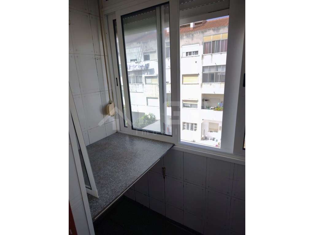 T3 + 1 | DUPLEX | BOA LOCALIZAÇÃO | ARRENTELA (MURTINHEIRA)-7