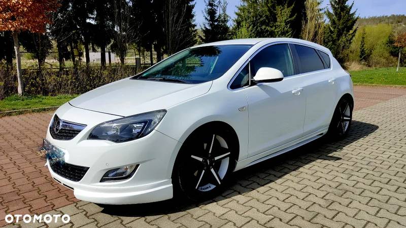 Opel Astra 1.6 Turbo Sports Tourer Design Edition - 1