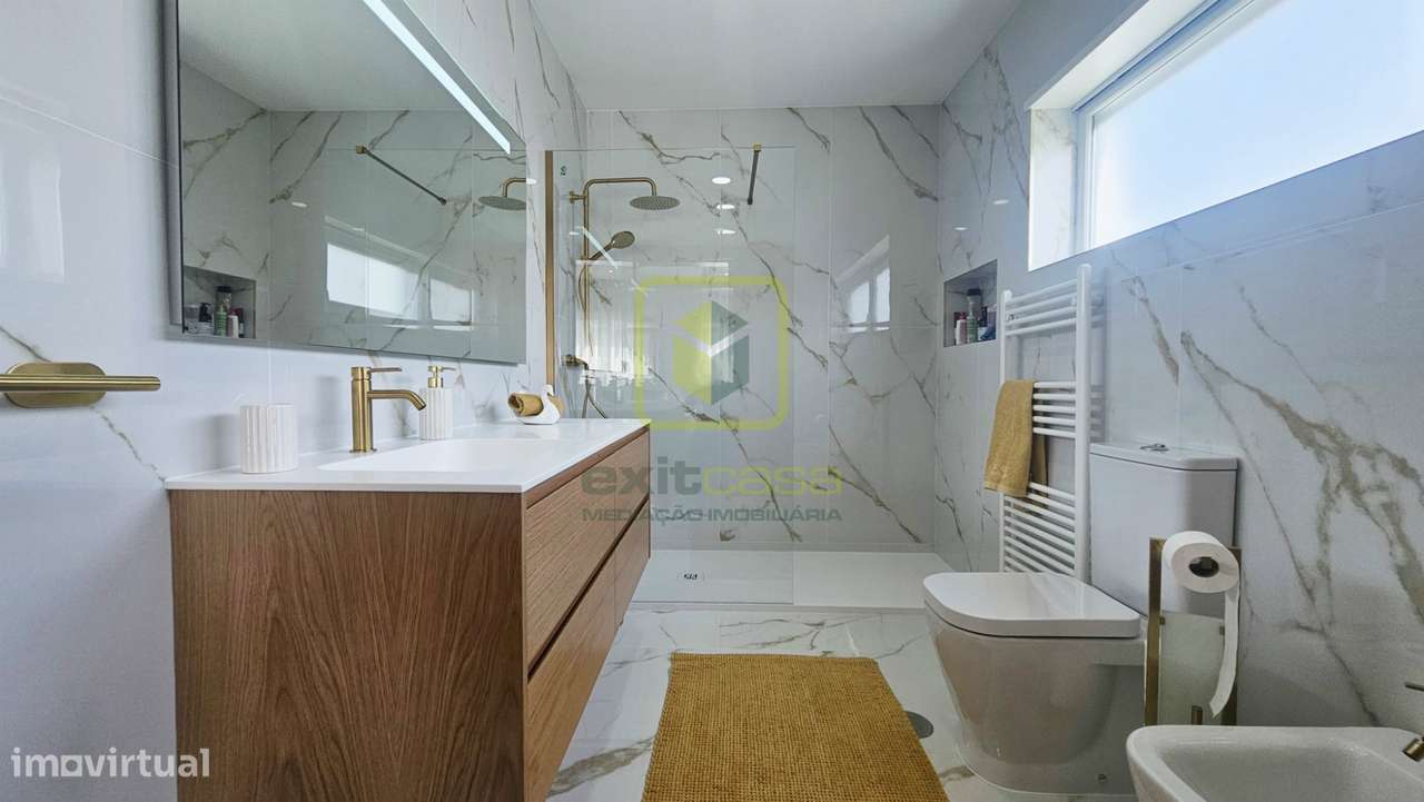 Moradia de Luxo a 5 Minutos da Praia da Barra-25