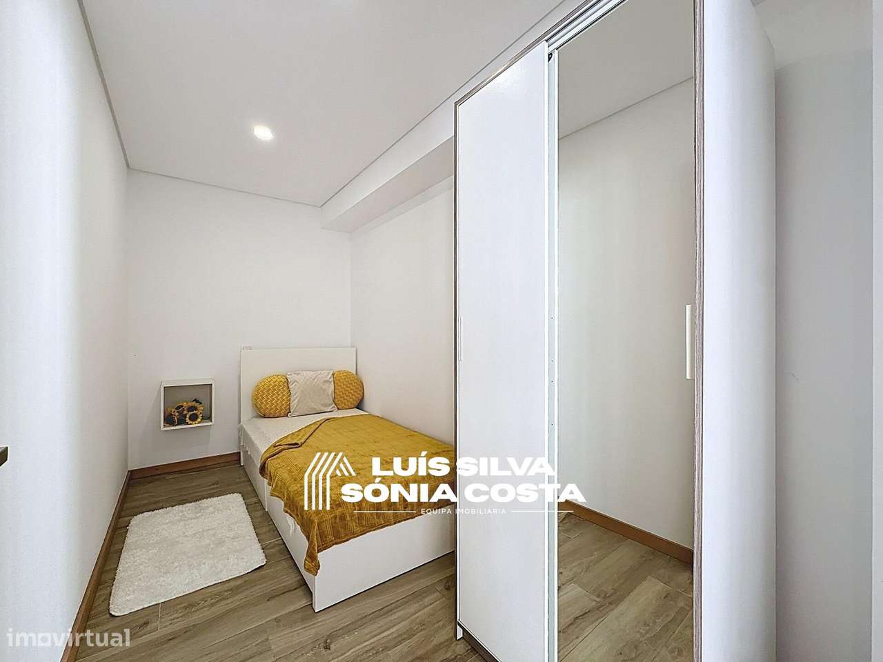 Loja transformada em Apartamento T1+1 Remodelado c/ 2 Varandas c/...-25