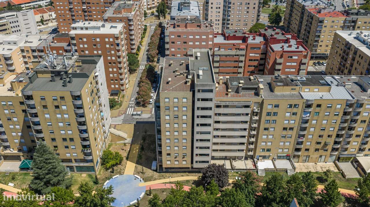 Apartamento T3 com áreas generosas junto à Makro – Braga-22