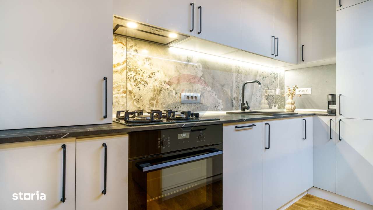 Apartament cu 3 camere de vânzare în zona Semicentral-4