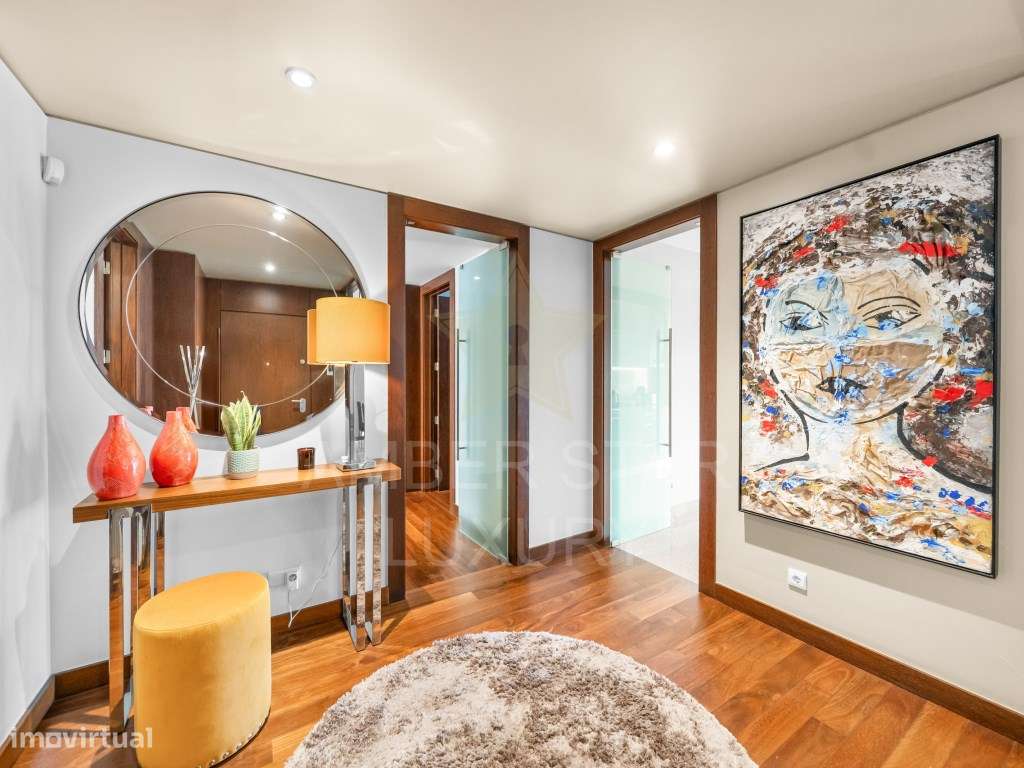 Apartamento T4 como novo, em condomínio de alto padrão-5