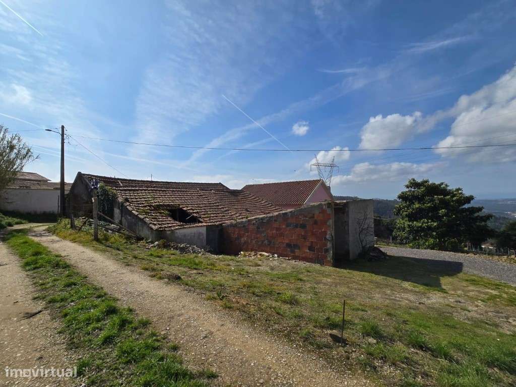 Moradia T3 com terraço, terreno e arrecadação para remodelar, Folgo...-6