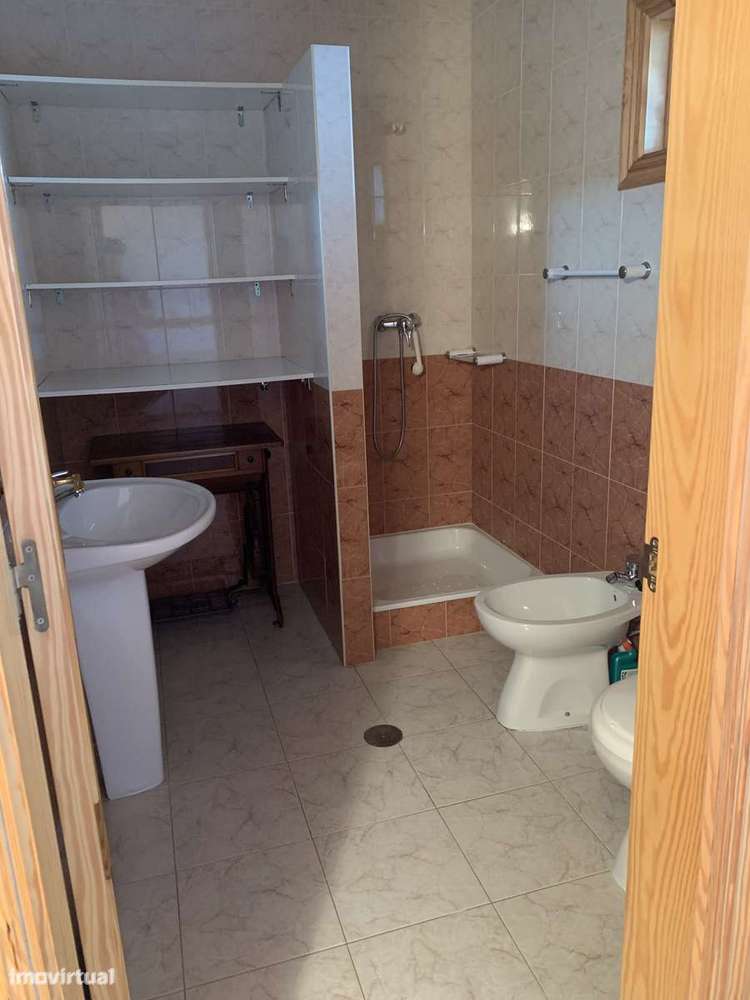 Moradia T2 c/ Quintal - Centro Entroncamento - Grande imagem: 2/13