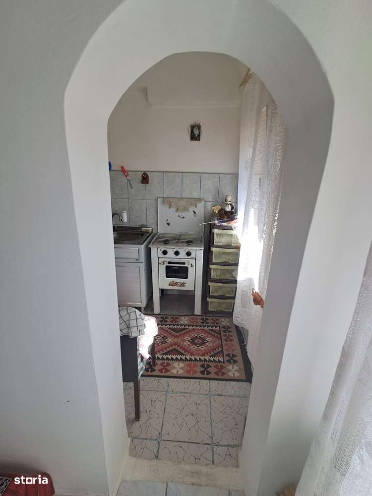 Apartament 3 camere Zona Gradinita Nr 16 - etaj 3/4 - 37 mp - 34900-8