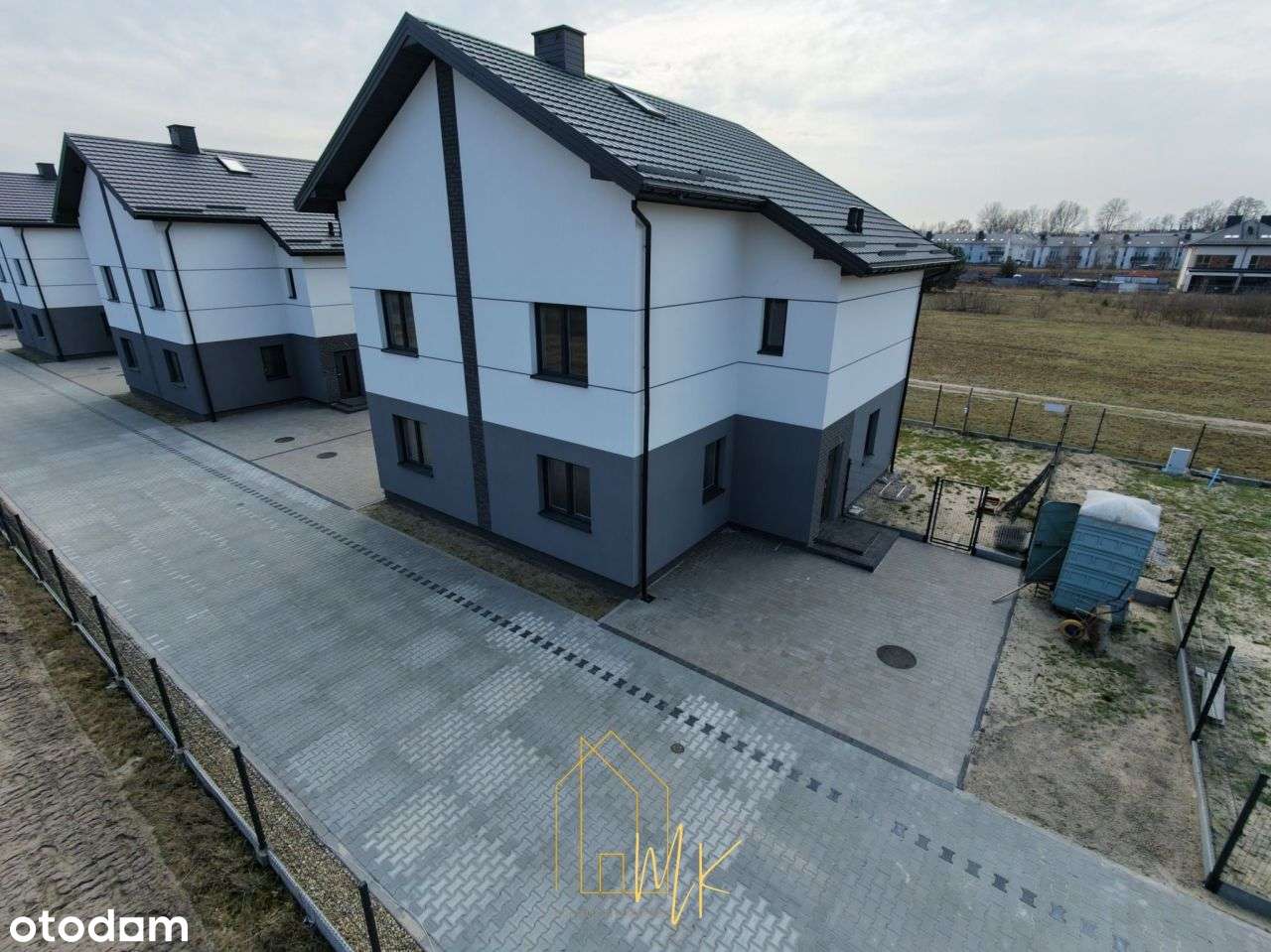 bliźniak 4 pokoje/ 2 miejsca postojowe/ ogrodzone-8