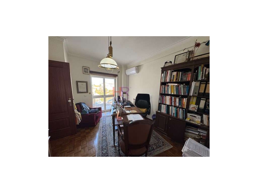 VENDE-SE MORADIA T4+1 COM PISCINA AQUECIDA E GARAGEM.-38