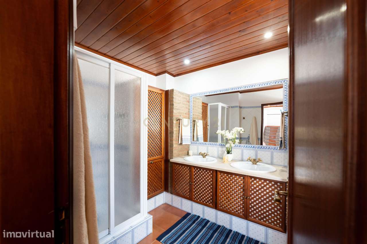 Moradia Isolada T4 na Colina da Asseca a poucos minutos da Ponte Roman - Grande imagem: 5/60