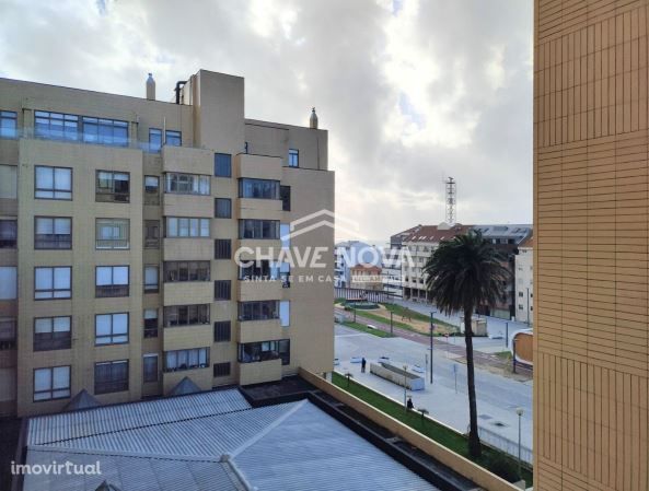 T3 com vistas de mar no centro de Espinho