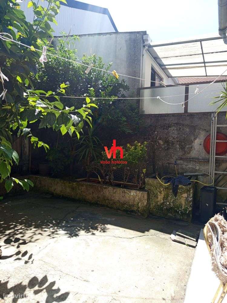 Vende-se Moradia ao Carvalhido com Potencial de Investimento-10