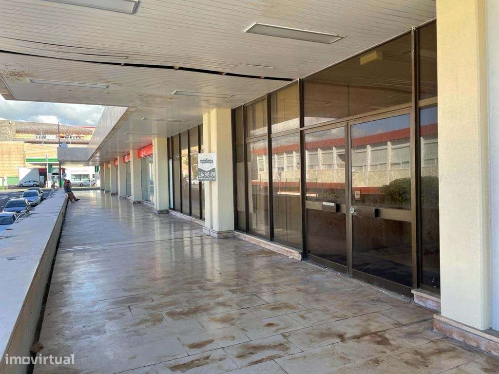 Edifício destinado a Comércio e Serviços em Ponta Delgada, São José - Grande imagem: 5/9